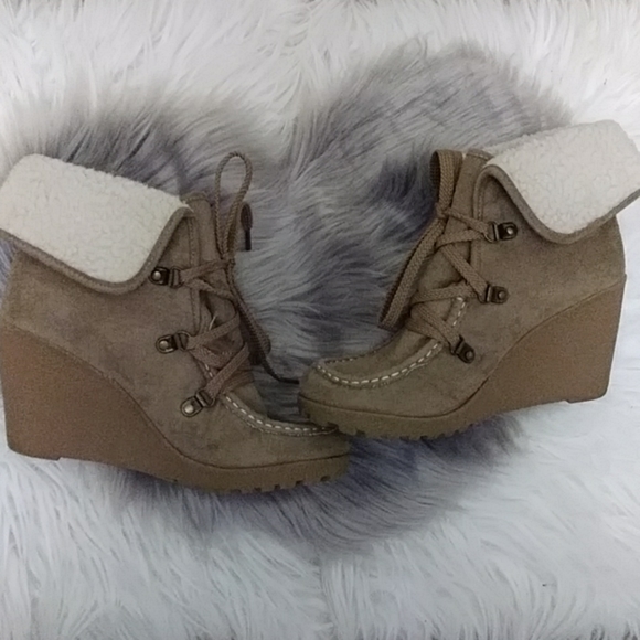 Wedge booties with faux fur lining - Picture 1 of 8